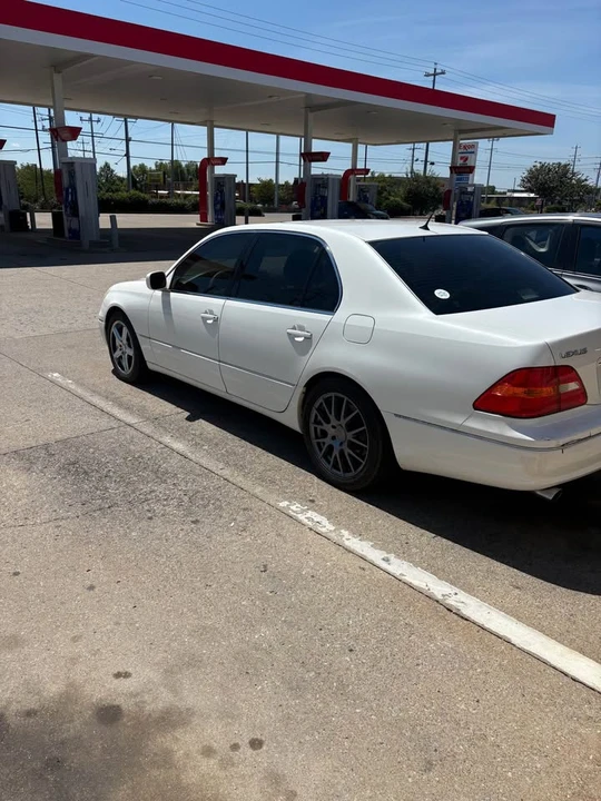 2002 Lexus LS 3rd Gen - Image 2 of 7