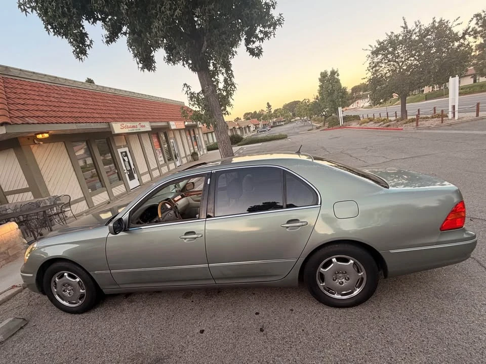 2002 Lexus LS 3rd Gen - Image 5 of 6