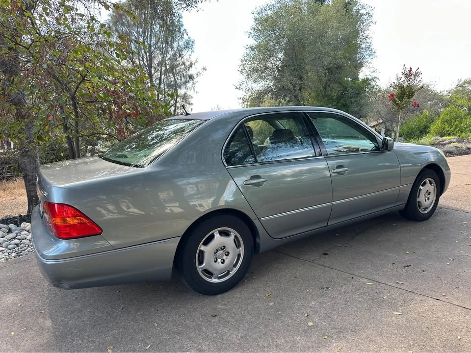 2002 Lexus LS 3rd Gen - Image 2 of 12