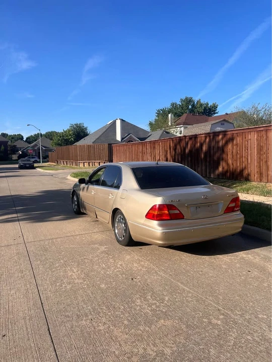 2002 Lexus LS 3rd Gen - Image 4 of 11