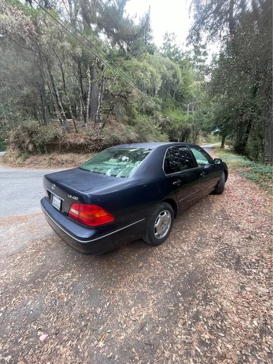 2002 Lexus LS 3rd Gen - Image 2 of 10