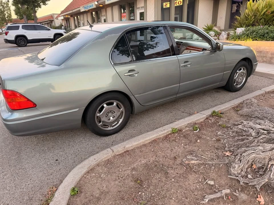 2002 Lexus LS 3rd Gen - Image 4 of 5