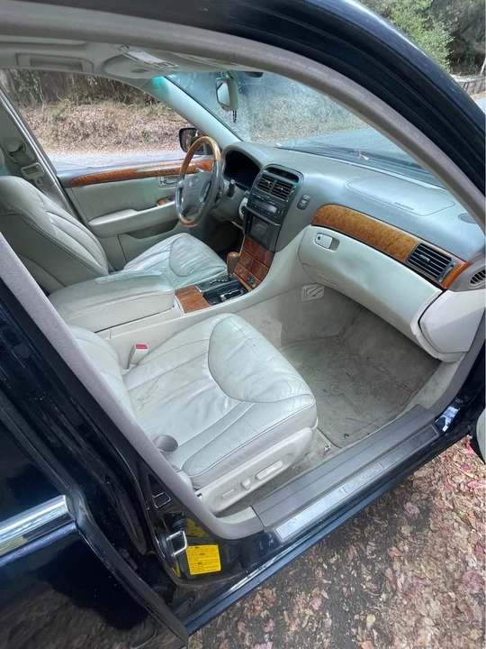 2002 Lexus LS 3rd Gen - Image 9 of 10