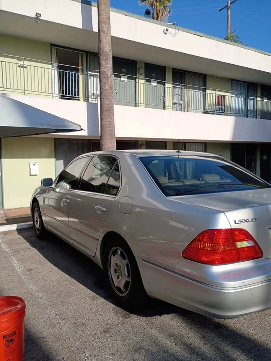2002 Lexus LS 3rd Gen - Image 2 of 10