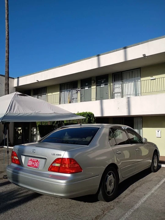 2002 Lexus LS 3rd Gen - Image 4 of 10