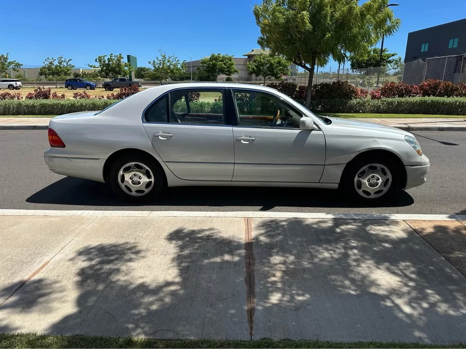 2002 Lexus LS 3rd Gen - Image 5 of 12