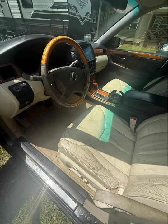 2002 Lexus LS 3rd Gen - Image 8 of 16