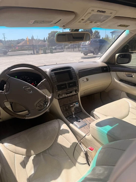 2002 Lexus LS 3rd Gen - Image 6 of 10