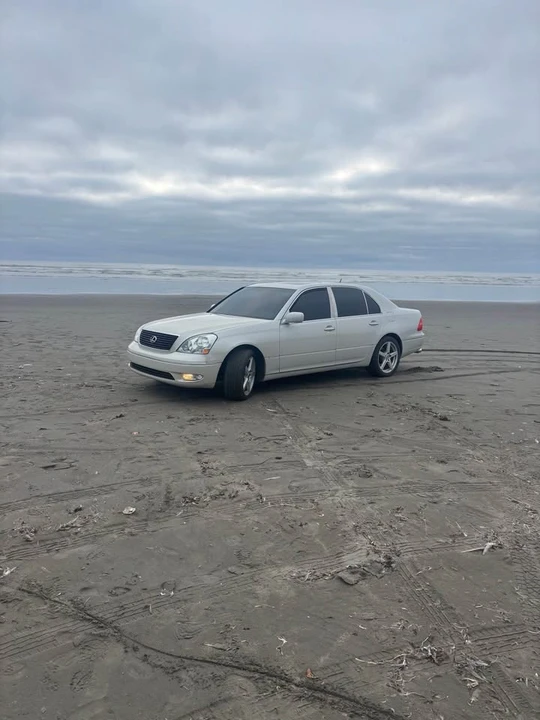 2002 Lexus LS 3rd Gen - Image 4 of 8