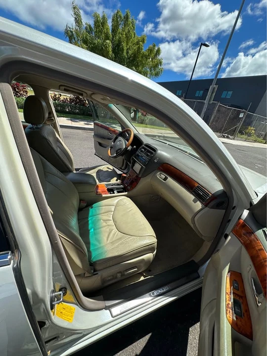 2002 Lexus LS 3rd Gen - Image 11 of 12