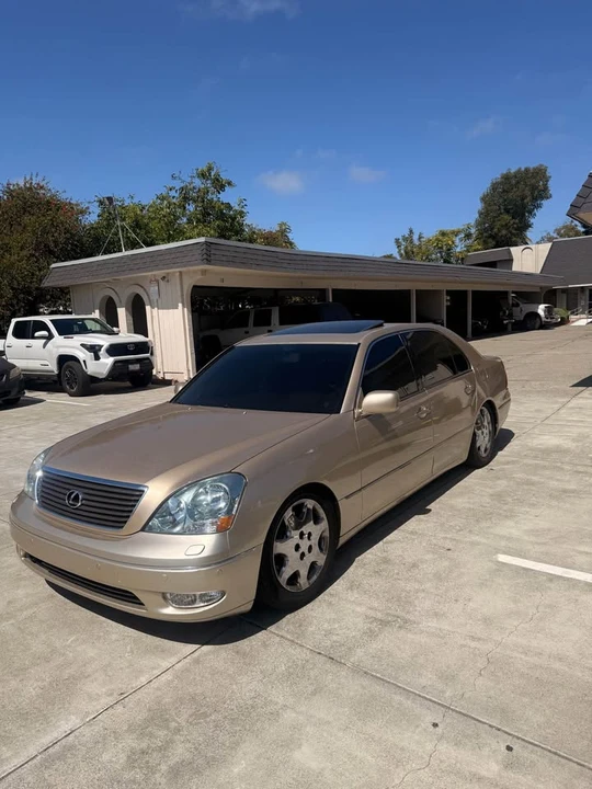 2002 Lexus LS 3rd Gen - Image 2 of 10