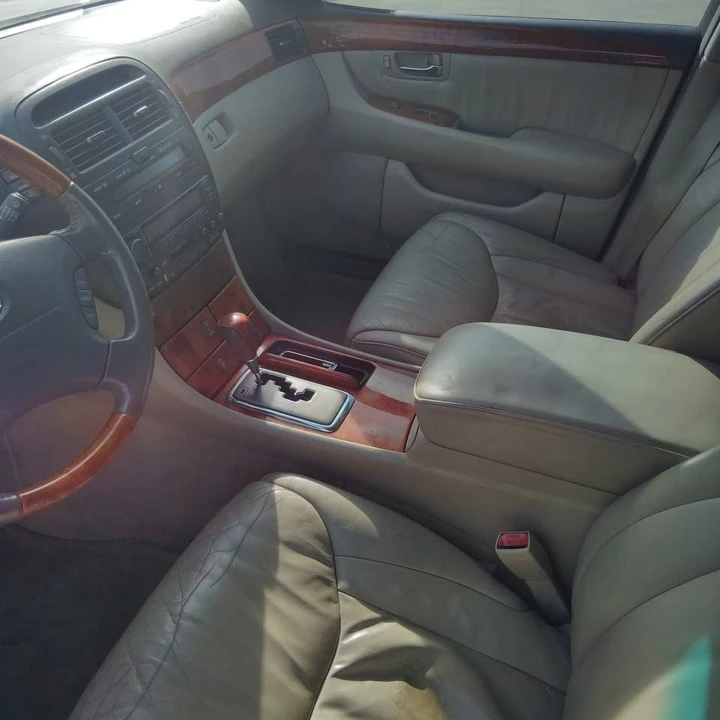 2002 Lexus LS 3rd Gen - Image 11 of 12