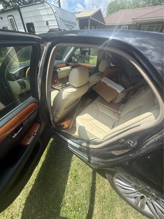 2002 Lexus LS 3rd Gen - Image 10 of 16