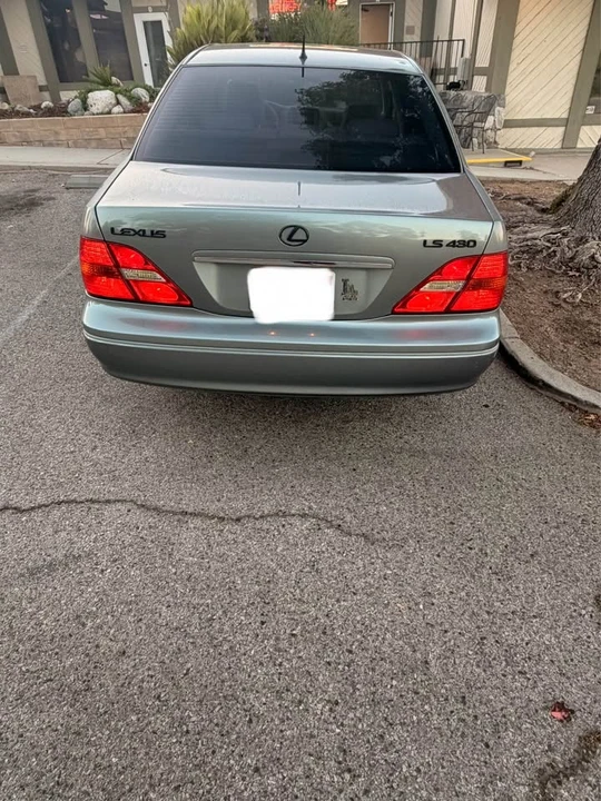 2002 Lexus LS 3rd Gen - Image 2 of 5