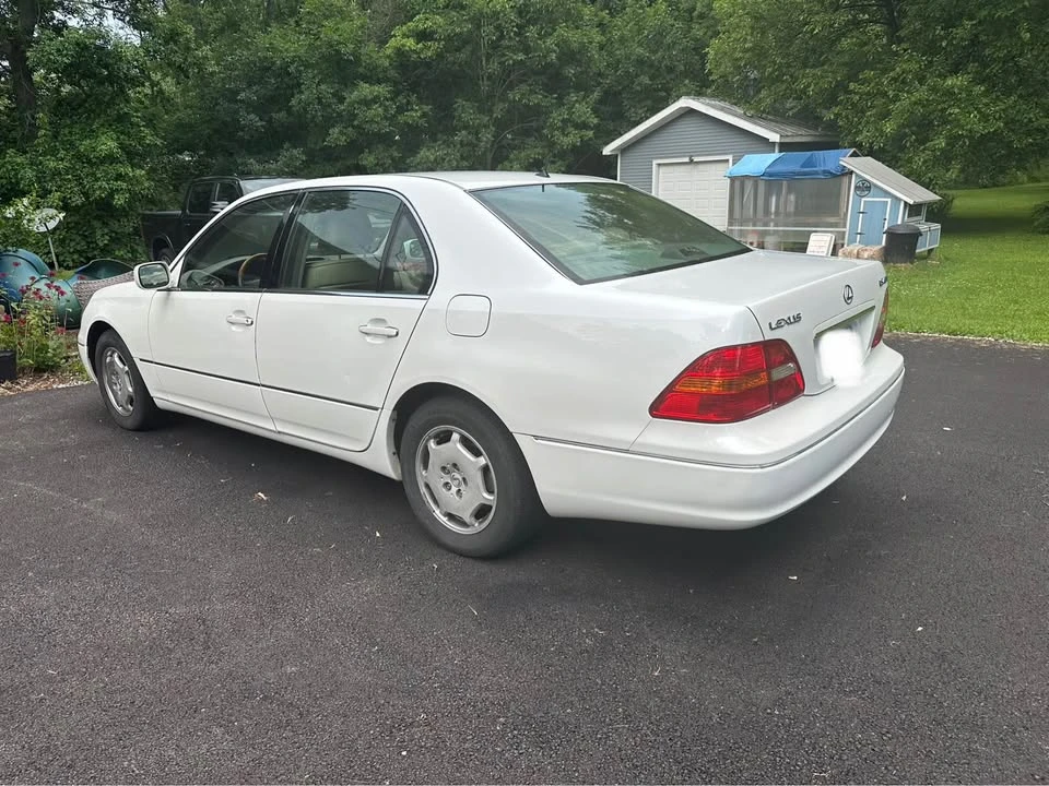 2002 Lexus LS 3rd Gen - Image 3 of 15