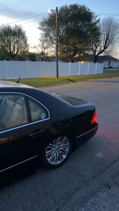2002 Lexus LS 3rd Gen - Image 6 of 16