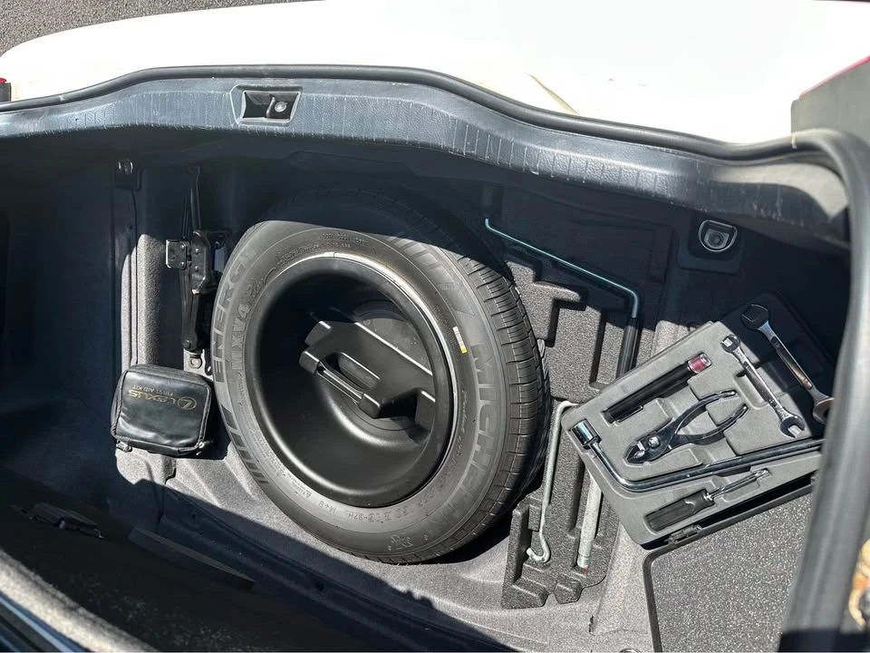 2002 Lexus LS 3rd Gen - Image 13 of 15