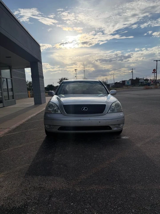 2002 Lexus LS 3rd Gen - Image 2 of 16