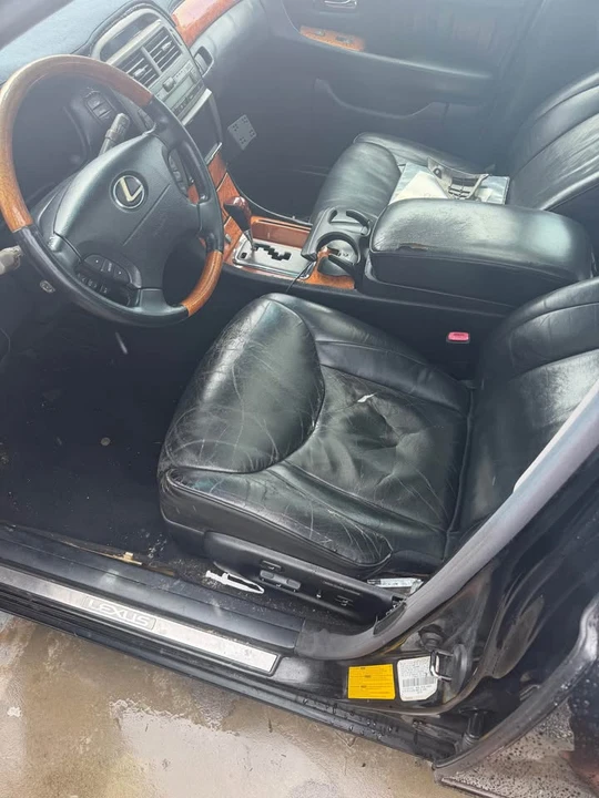 2002 Lexus LS 3rd Gen - Image 3 of 4