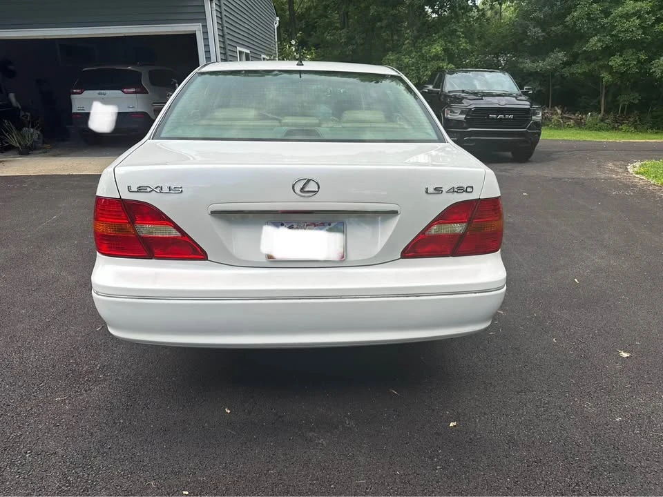 2002 Lexus LS 3rd Gen - Image 5 of 15