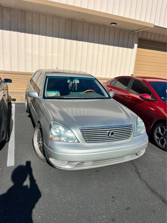 2002 Lexus LS 3rd Gen - Image 2 of 9