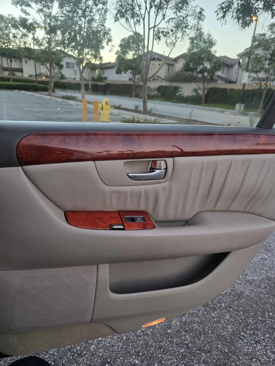 2002 Lexus LS 3rd Gen - Image 15 of 18