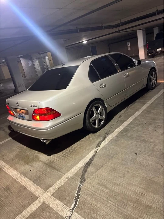 2002 Lexus LS 3rd Gen - Image 2 of 8