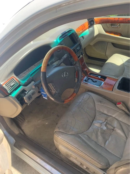 2002 Lexus LS 3rd Gen - Image 3 of 5