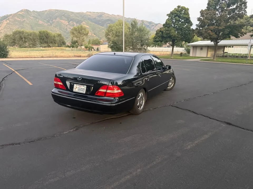 2002 Lexus LS 3rd Gen - Image 3 of 9