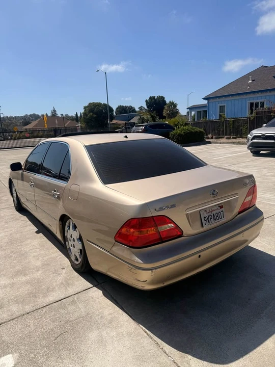 2002 Lexus LS 3rd Gen - Image 3 of 10