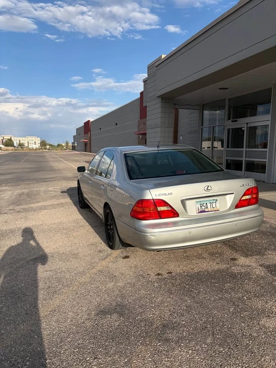 2002 Lexus LS 3rd Gen - Image 6 of 16