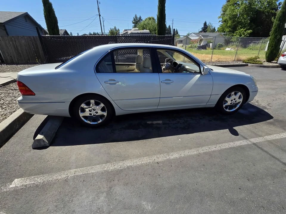 2002 Lexus LS 3rd Gen - Image 16 of 20