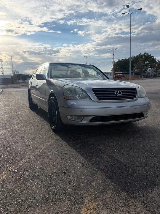 2002 Lexus LS 3rd Gen - Image 9 of 16