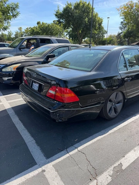 2002 Lexus LS 3rd Gen - Image 5 of 5