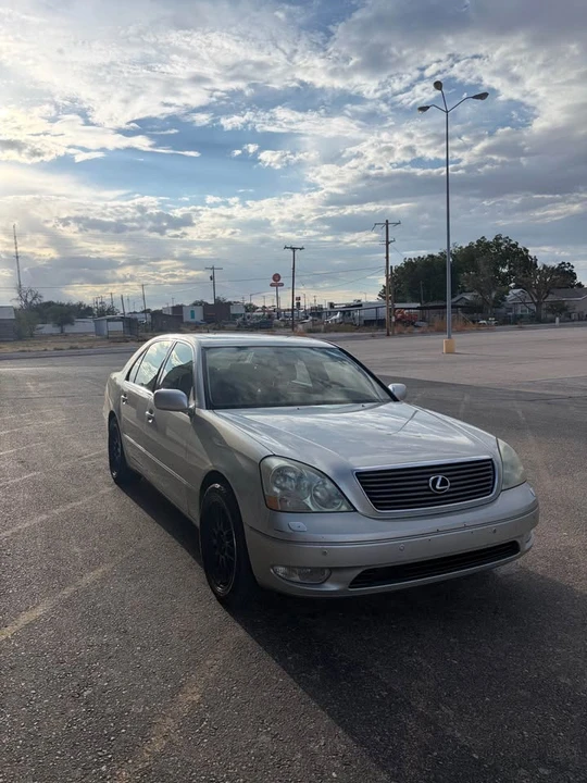 2002 Lexus LS 3rd Gen - Image 3 of 16