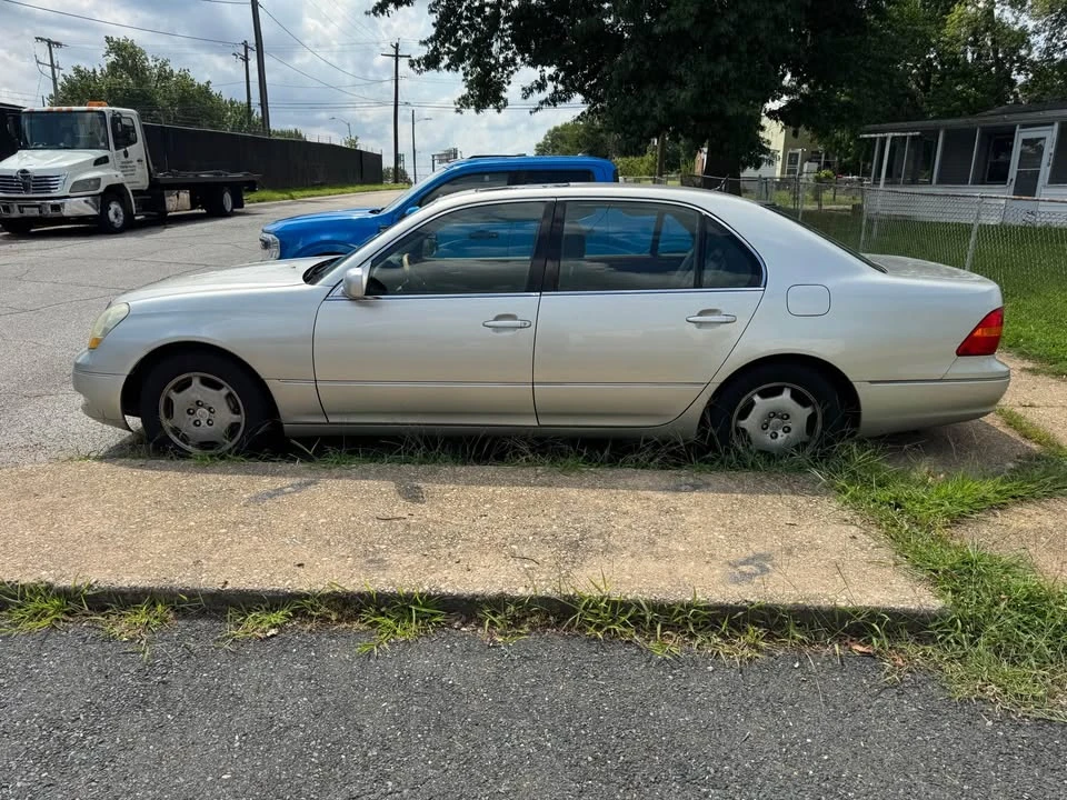 2002 Lexus LS 3rd Gen - Image 2 of 10