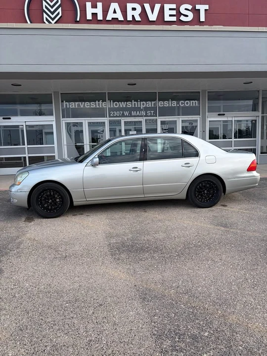 2002 Lexus LS 3rd Gen - Image 7 of 16