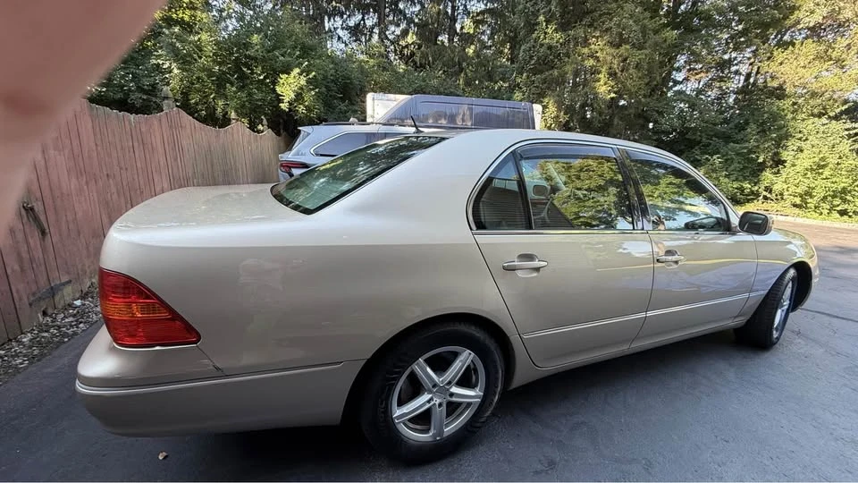 2002 Lexus LS 3rd Gen - Image 5 of 8
