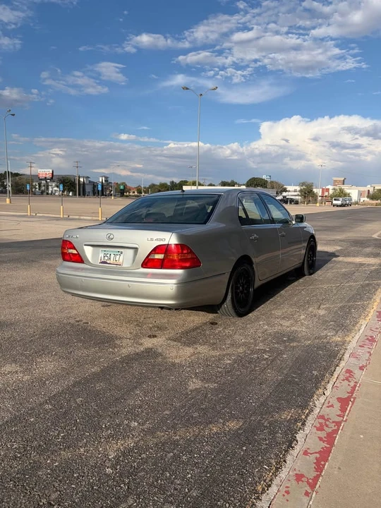 2002 Lexus LS 3rd Gen - Image 5 of 16