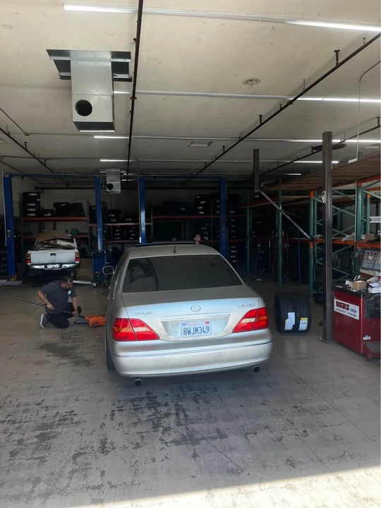 2002 Lexus LS 3rd Gen - Image 9 of 9