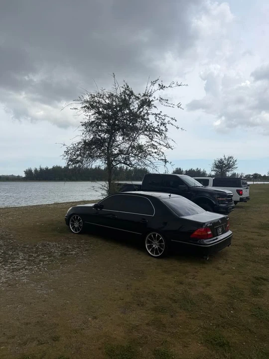 2002 Lexus LS 3rd Gen - Image 4 of 20