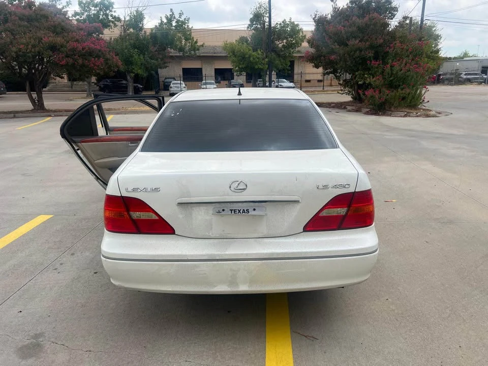 2002 Lexus LS 3rd Gen - Image 5 of 12