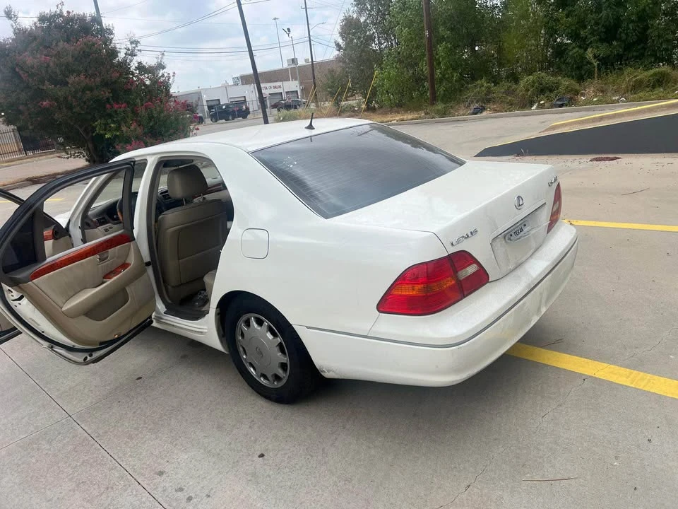 2002 Lexus LS 3rd Gen - Image 10 of 12