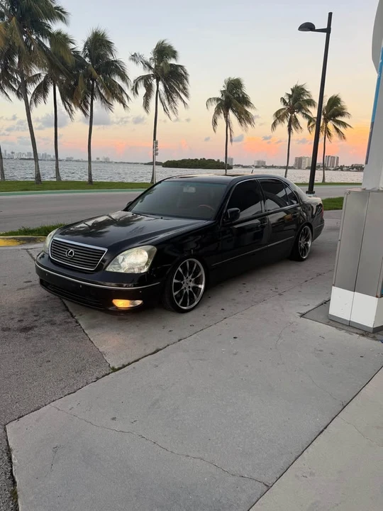 2002 Lexus LS 3rd Gen - Image 5 of 20
