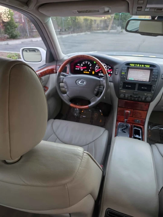 2002 Lexus LS 3rd Gen - Image 16 of 18