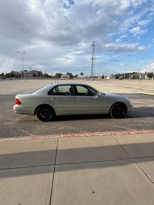 2002 Lexus LS 3rd Gen - Image 4 of 16