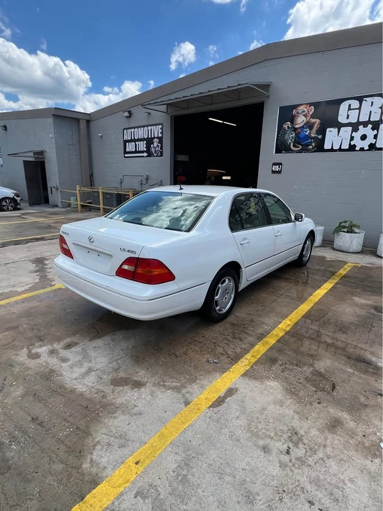 2002 Lexus LS 3rd Gen - Image 2 of 11