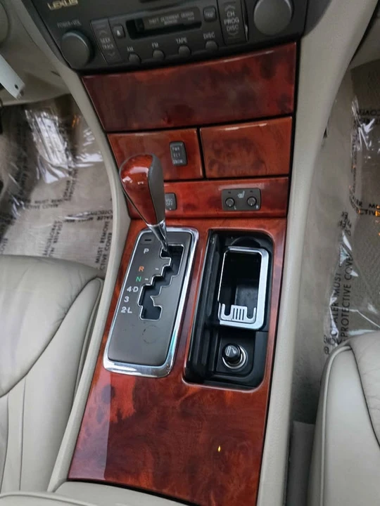 2002 Lexus LS 3rd Gen - Image 9 of 18