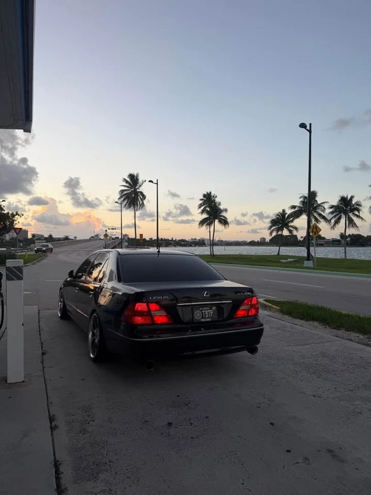 2002 Lexus LS 3rd Gen - Image 7 of 20