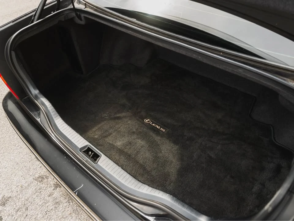 2002 Lexus LS 3rd Gen - Image 9 of 20